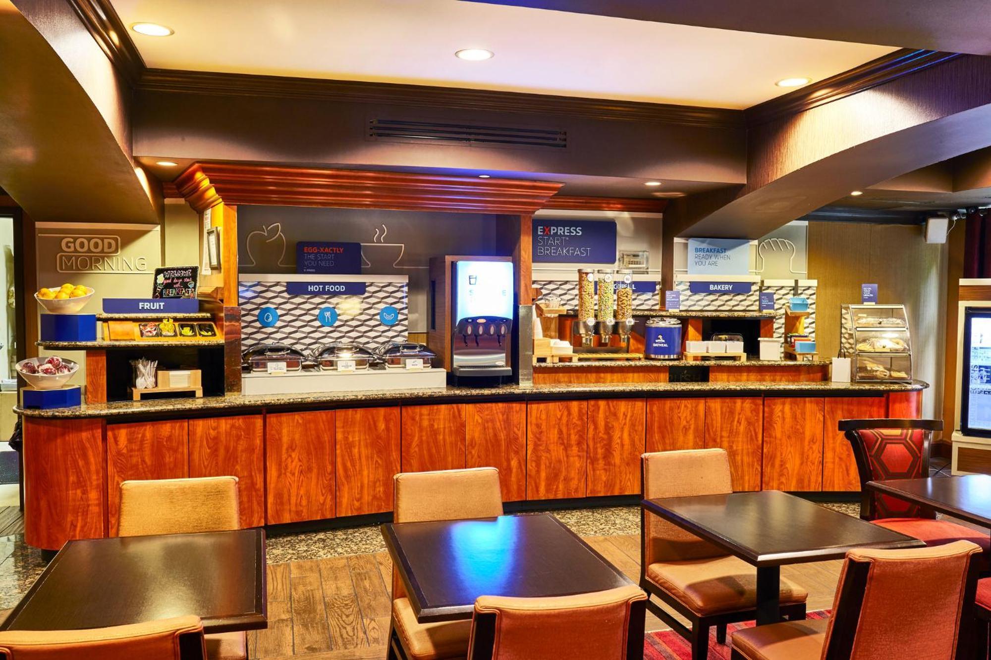 Holiday Inn Express Hotel & Suites Vineland Millville By Ihg Exterior photo