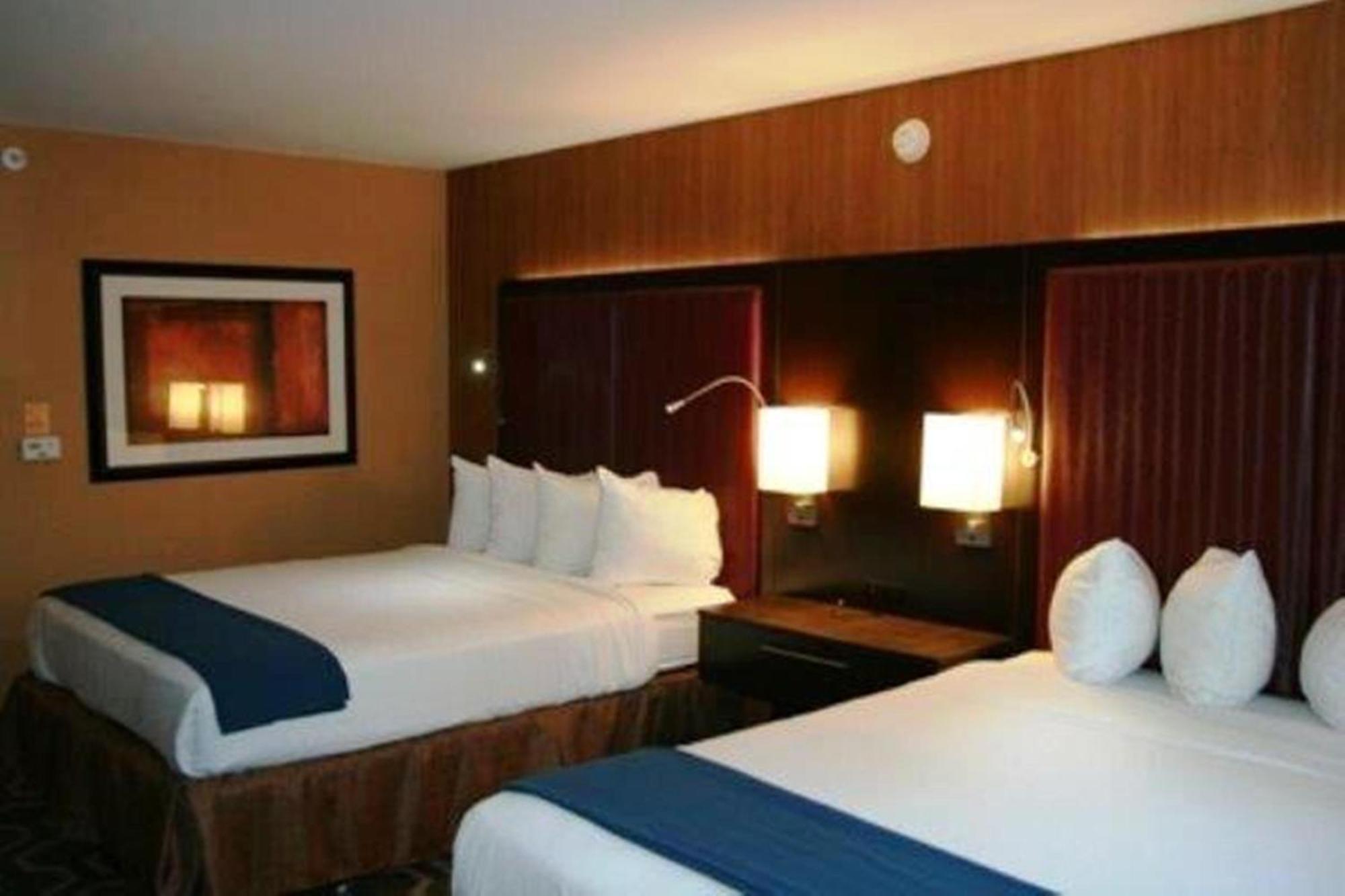 Holiday Inn Express Hotel & Suites Vineland Millville By Ihg Exterior photo